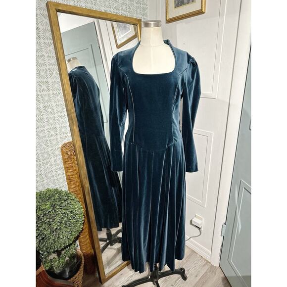 LAURA ASHLEY Vintage Blue Green Velvet Medieval Style Evening Maxi Dress - Picture 1 of 8